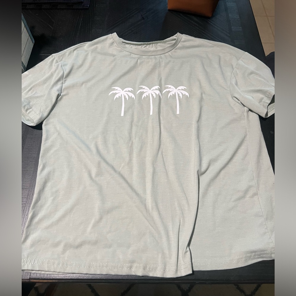 Super oversized palm tree tee size XS